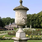 Vasenskulptur im Barockgarten