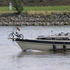 Fahrrad auf Motorboot