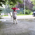 Frauen mit Regenschirm